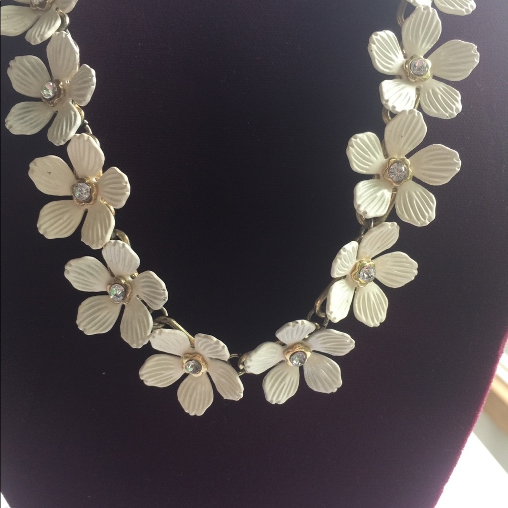 Vintage White Rhinestone Flower Necklace - Picture 2 of 2